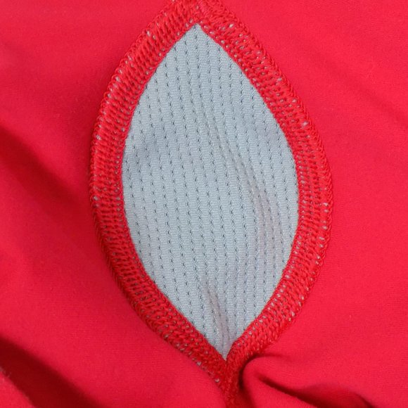 Athleta Salutation Stash 5 Short 7/8 Elation Tight Small Red - Picture 3 of 4